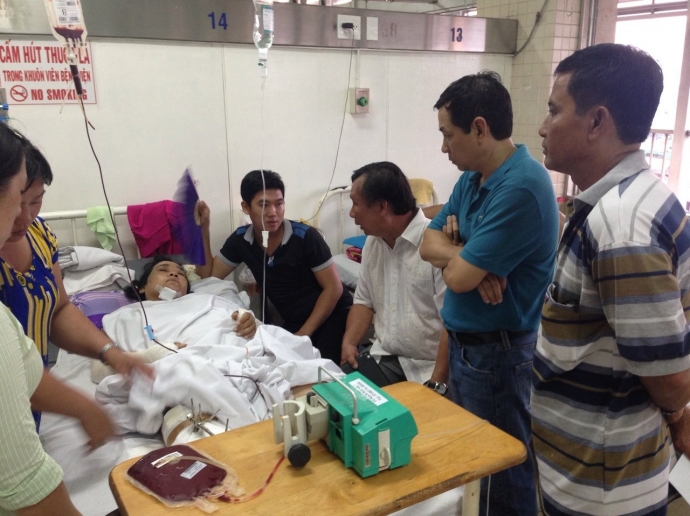 Đại diện L&atilde;nh đạo Bảo hiểm Bảo Việt thăm hỏi động 
