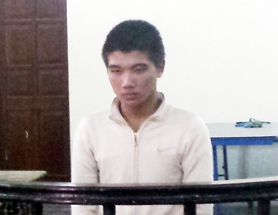 di-tu-bi-cam-lai-xe-vi-di-sai-phan-duong-gay-tai-n