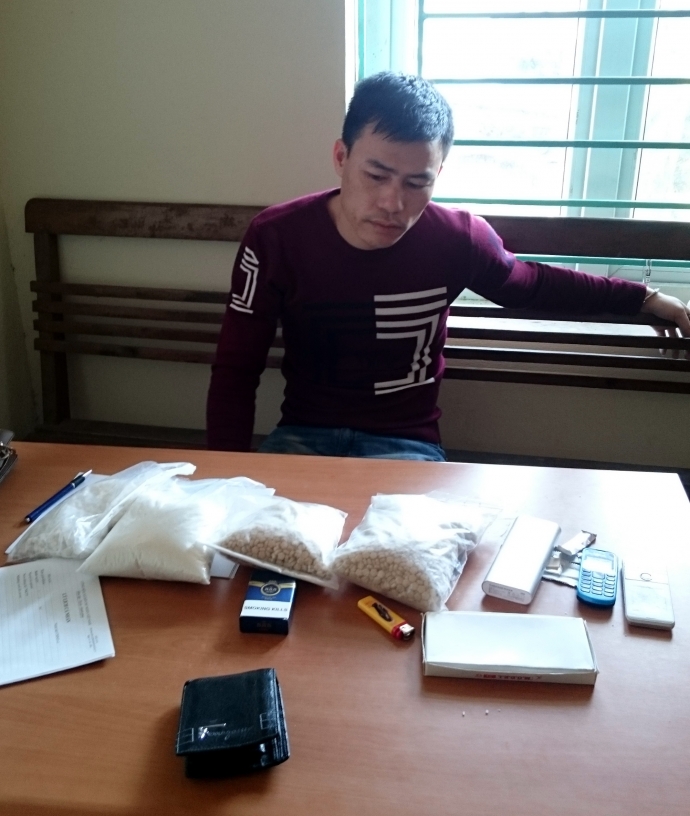 bat-hanh-khach-mang-3kg-ma-tuy-tren-xe-khach