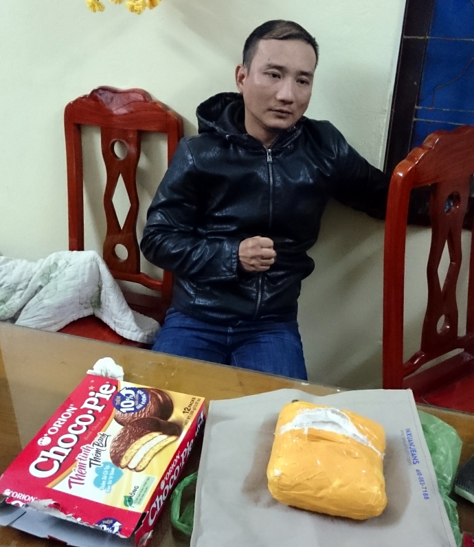 lien-tiep-bat-thuong-de-mang-ma-tuy-len-xe-khach