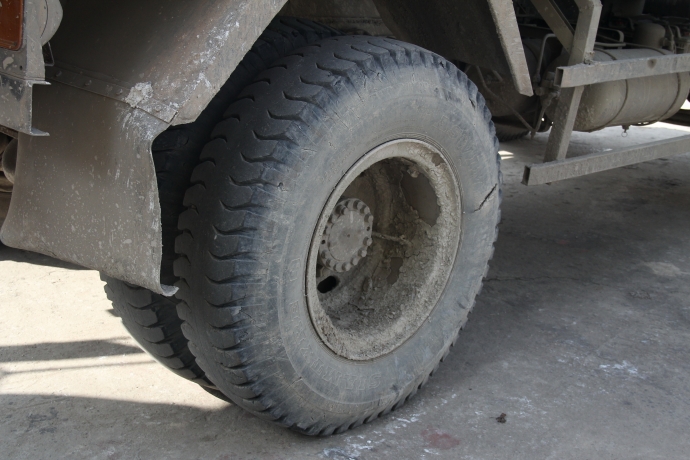 bat-giu-4-xe-tai-het-han-dang-kiem-cho-qua-tai