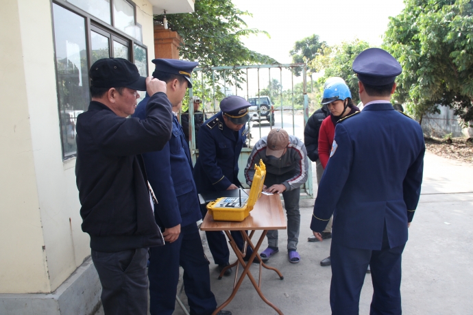 bat-giu-4-xe-tai-het-han-dang-kiem-cho-qua-tai2