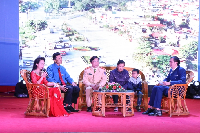 Hon-1700-nguoi-tham-gia-ket-noi-cong-dong-vi-ATGT