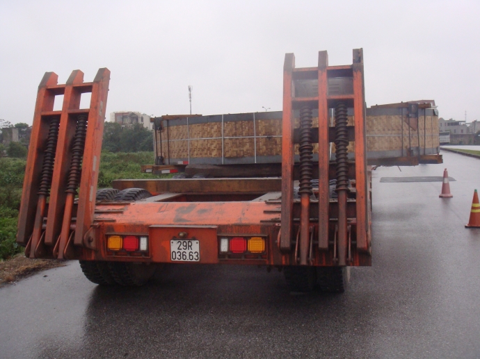 Phat-108-trieu-dong-3-xe-qua-kho-di-lot-tram-can3