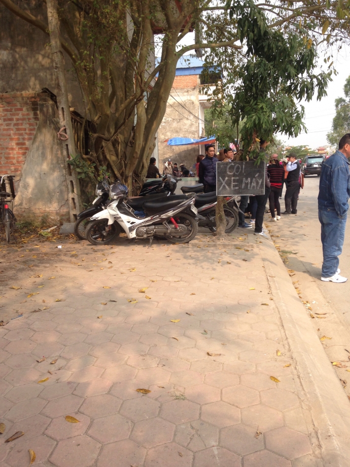 Den-Tran-chat-kien-du-khach