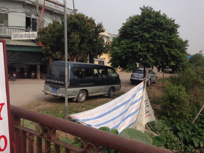 Den-Tran-chat-kin-du-khach-gia-ve-gui-xe-oto-200.0