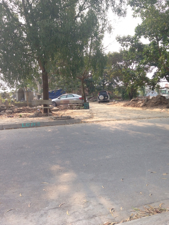 Nghia-trang-lam-bai-xe-ngay-ban-200-bat-mi-tom-o-d