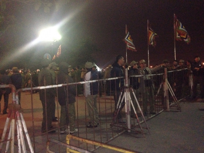 Cang-minh-bao-ve-le-hoi-den-Tran1