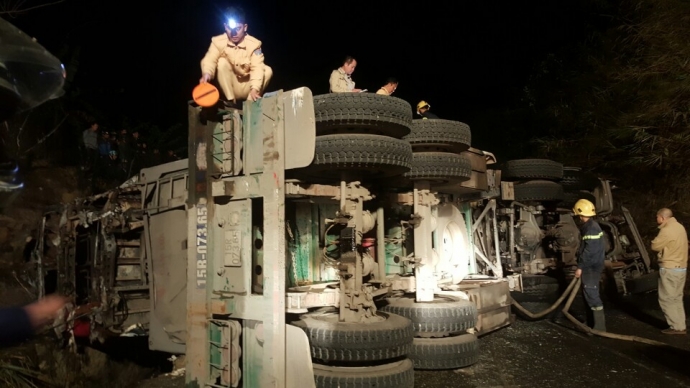 CSGT-cang-minh-phan-luong-vu-xe-bon-dam-xe-khach9