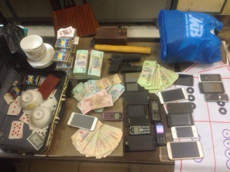 Hon-100-canh-sat-pha-o-nhom-&ldquo;xoc-dia-an-tien&rdquo;-quy-