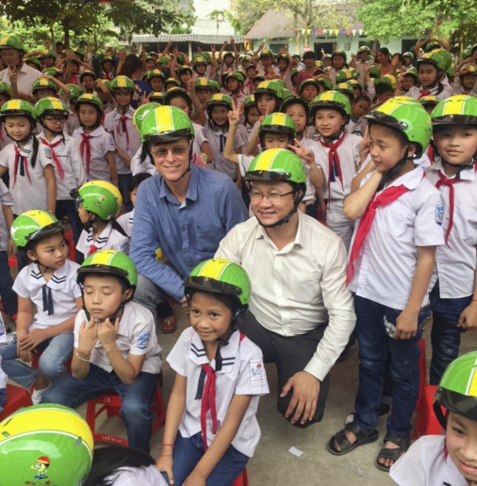 Trao-mu-bao-hiem-cho-tre-em-Ha-Giang3