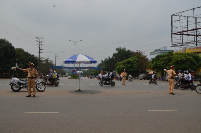 Tham-gia-giao-thong-the-nao-dip-Gio-To-den-Hung-20