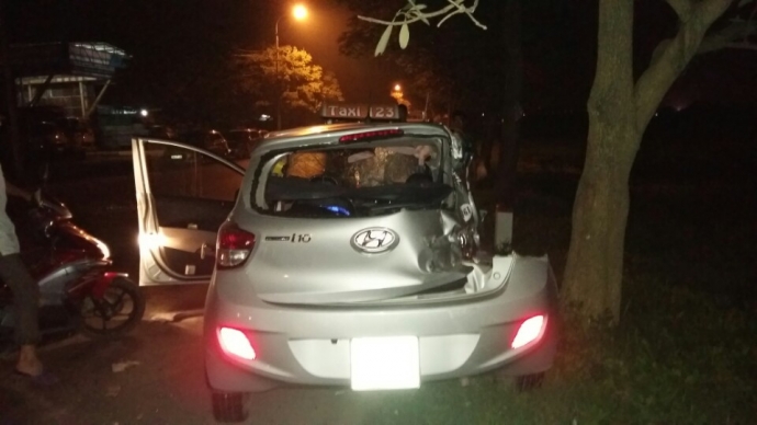 Xe-tai-dam-xe-taxi-tai-xe-taxi-tu-vong-ngay-tai-ca