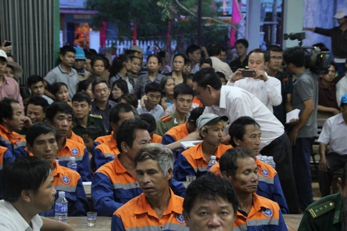 Ho-tro-thuyen-vien-tau-ca-gap-nan-tai-Hoang-Sa