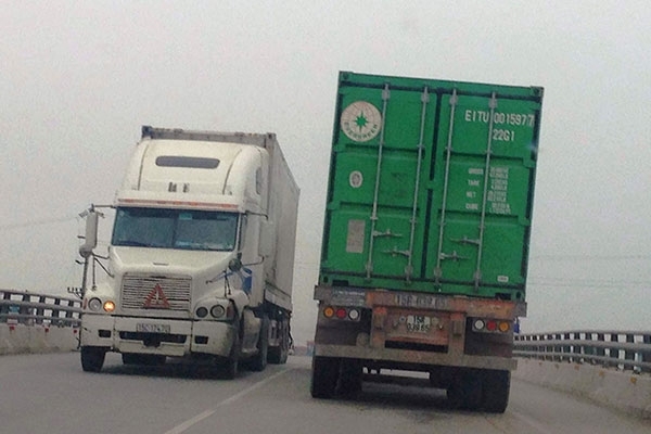 Tp-Hai-Duong-Nhieu-duong-cam-xe-o-to-tu-4-truc-ban