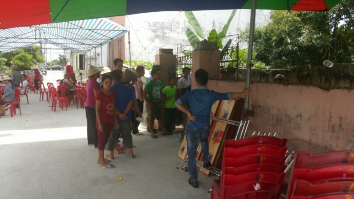 Vu-em-be-mo-tu-bung-me-sau-TNGT-Nguoi-me-da-tu-von