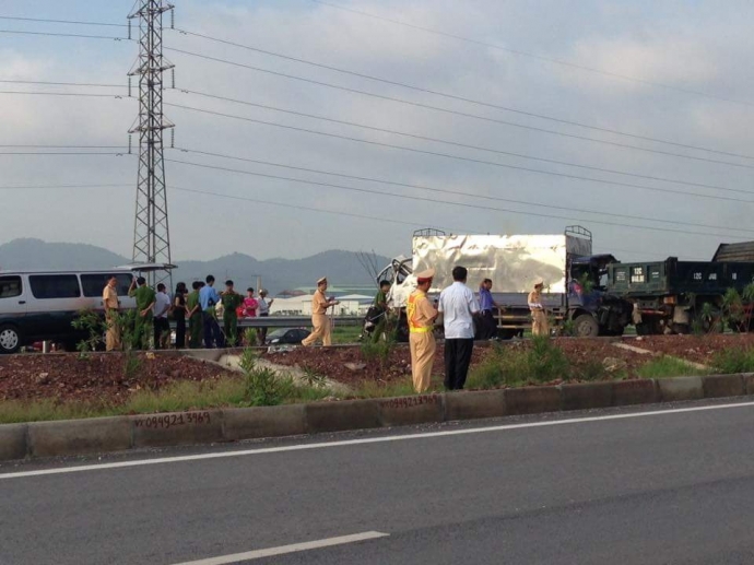 ba-xe-tai-don-toa-tai-xe-tu-vong-ket-cung-trong-ca