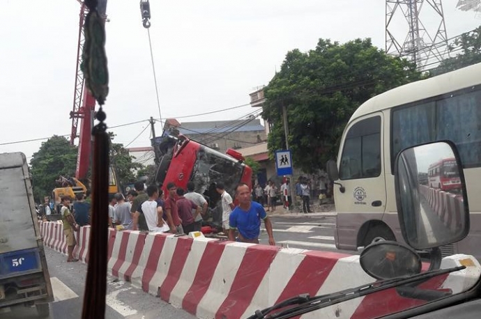 xe-khach-dam-xe-may-1-nguoi-tu-vong (2)