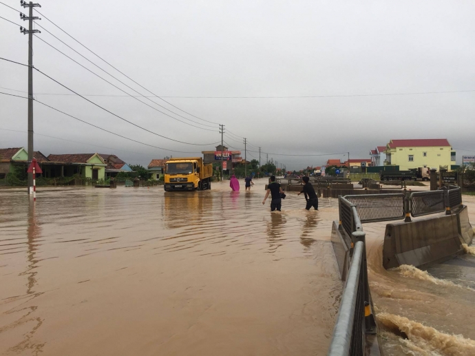 Mua-lu-lich-su-Pho-Thu-tuong-chu-tri-hop-khan-tron