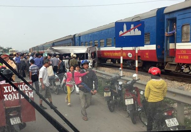 tau-hoa-tong-oto-16-cho