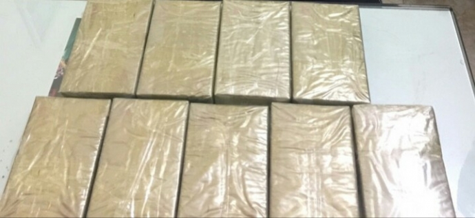 Bat-doi-tuong-van-chuyen-9-banh-heroin-tu-Hoa-Binh