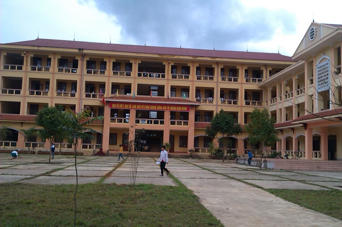 truong-trung-hoc-Bat-Xat