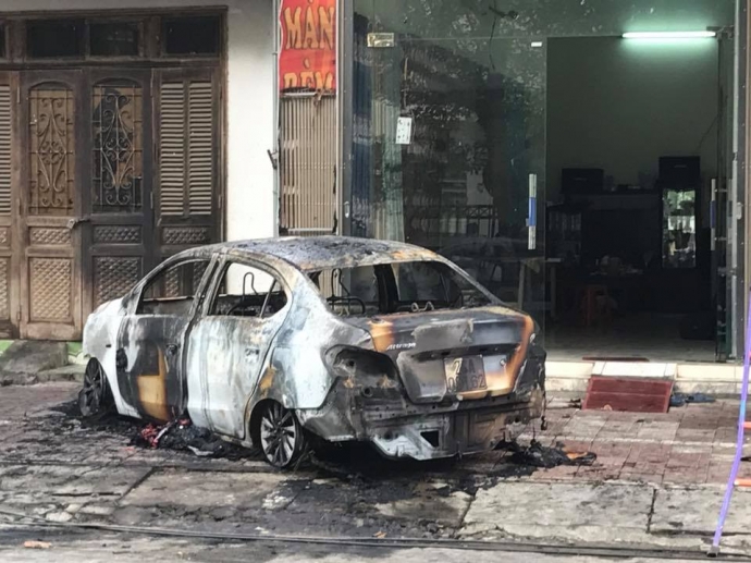 ghen-tuong-dot-chay-xe-oto-cua-nguoi-tinh13