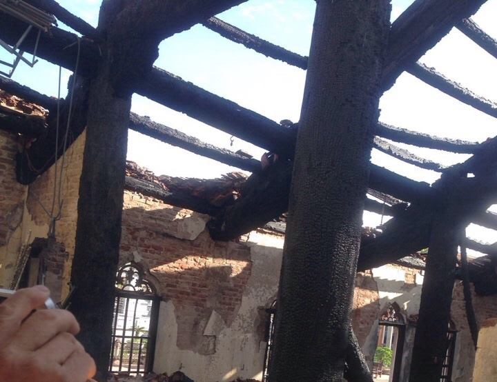 nha-tho-co-Nam-Dinh-tan-hoang-sau-dam-chay8 (2)