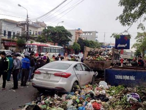 xehoptongxechorac2nucongnhanchettham