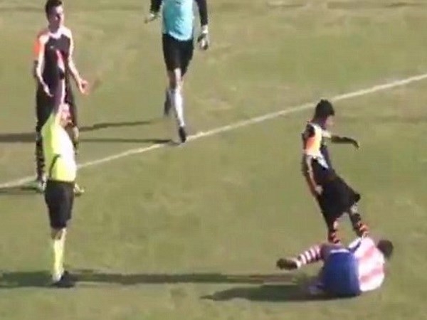 phi_the_thao__sut_tung_mat_doi_phuong