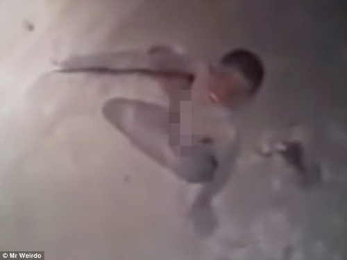 kinh-hoang-vu-chon-song-ban-gai-duoi-ham-be-tong-s