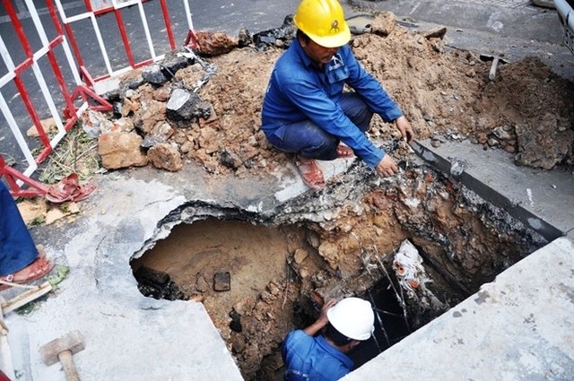 ho-sau-3-met-xuat-hien-giua-trung-tam-sai-gon-