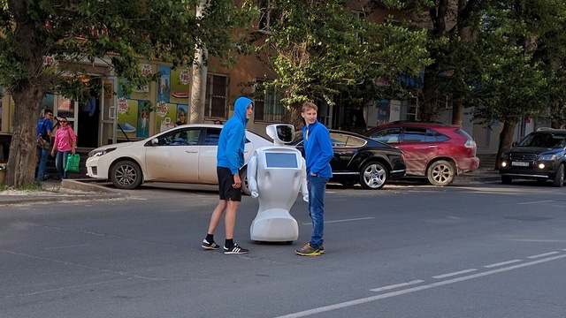 robot-nga-lai-tiep-tuc-tron-khoi-phong-thi-nghiem-