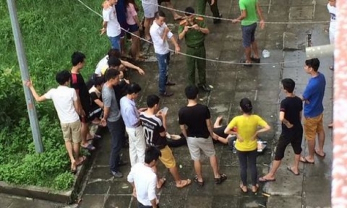 ten-trom-om-laptop-nhay-tu-tang-4-ktx-dh-hai-phong