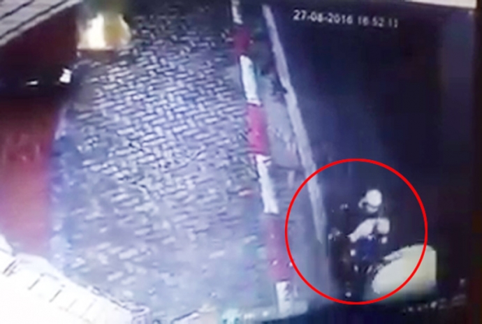 1472886966-147288597232544-dam-be-gai-1