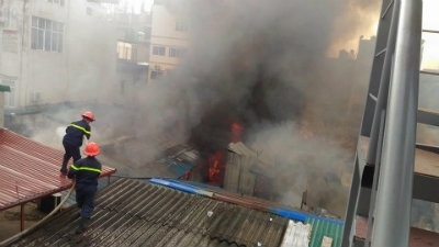 chay-du-doi-o-pho-tan-mai-ha-noi-t-1528