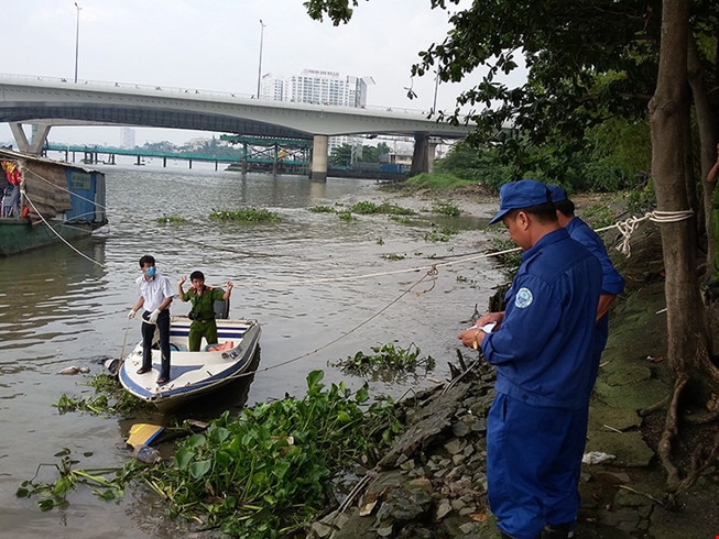 thi-the-troi-tren-song-sai-gon-2_UEXZ