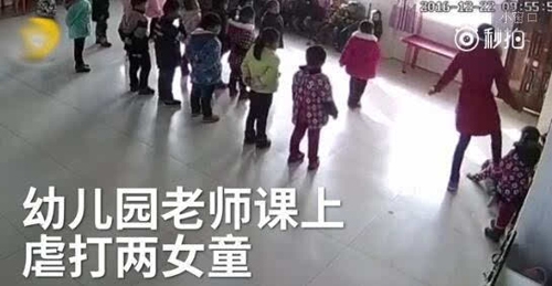 khong-mua-hat-nhu-cac-ban-2-be-mau-giao-bi-co-giao