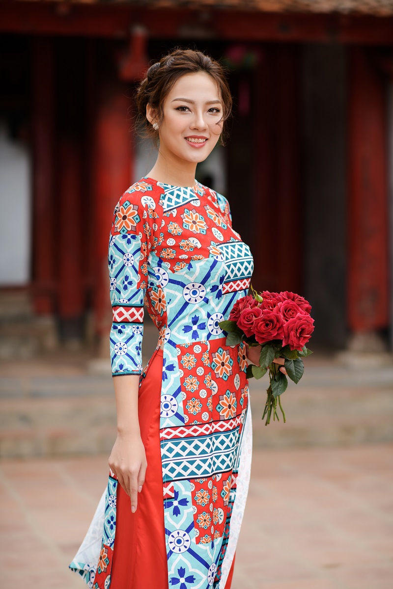 Nét đỏ tươi hòa quyện với màu xanh tươi thắm khiến