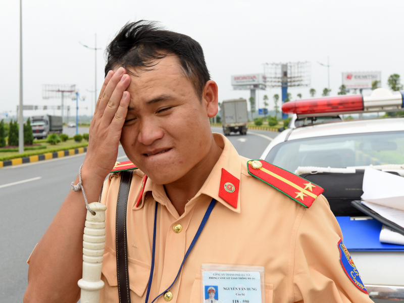 C&aacute;n bộ đội CSGT số 15 tuần tra kiểm so&aacute;t tr&ecirc;n đườn