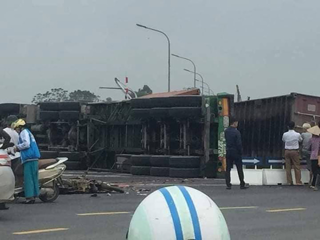 xe-container-lat-nghieng-o-ba-vi-15420006702871226