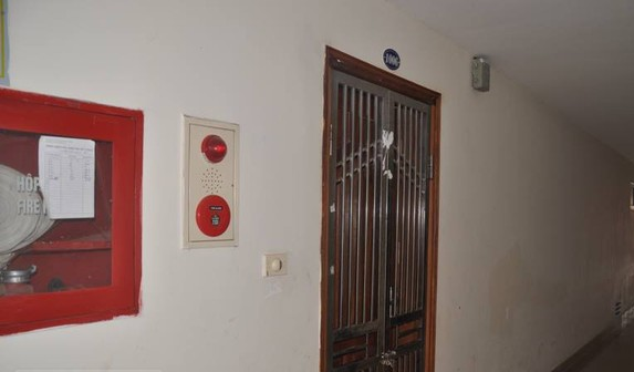 ha-noi-bang-hoang-giay-phut-me-sat-hai-con-trai-4-