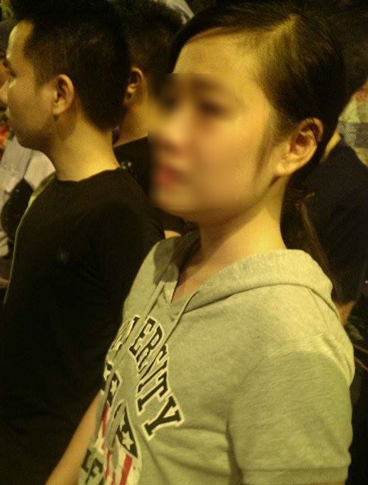 bi-thuong-nguoi-cha-doi-tu-tu-khi-thay-thi-the-con