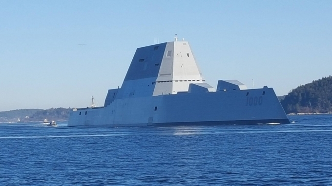 zumwalt-duoc-trang-bi-cac-radar-va-thiet-bi-sonar-