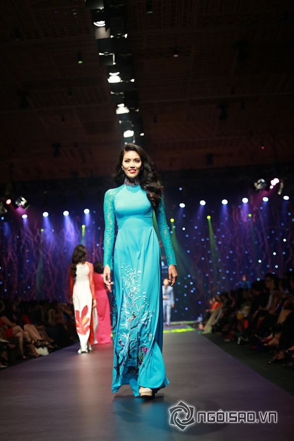 ao-dai-cua-lan-khue-ban-dau-gia-an-dut-pham-huong0