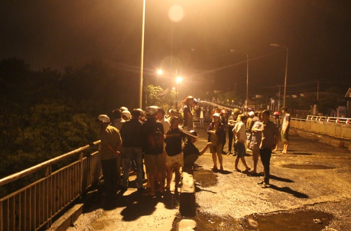 thanh-nien-nhay-cau-tu-tu-nghi-bi-o-ep