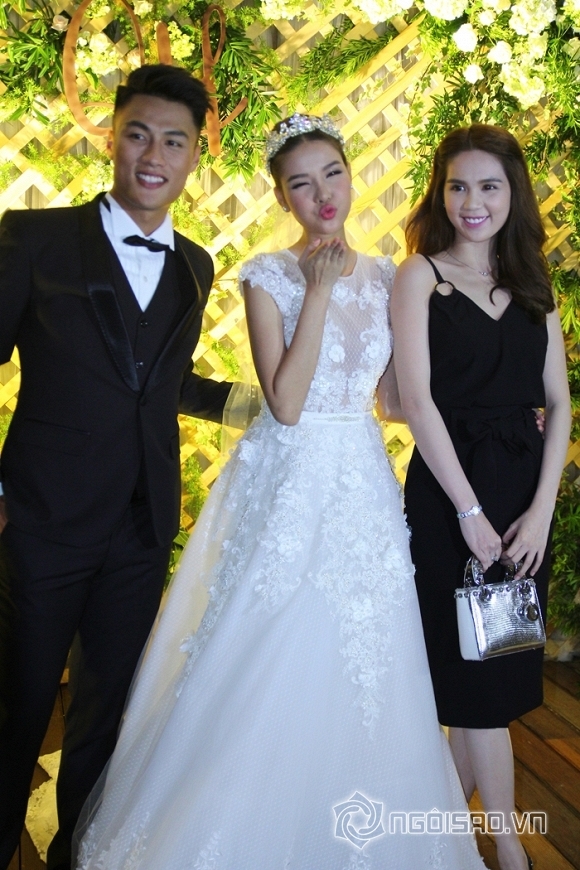 tiec-cuoi-mac-hong-quan-4-ngoisao.vn.stamp2