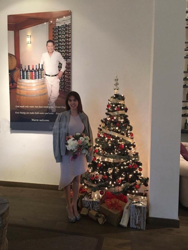 lo-anh-ngoc-trinh-chup-trong-dinh-thu-nha-hoang-ki