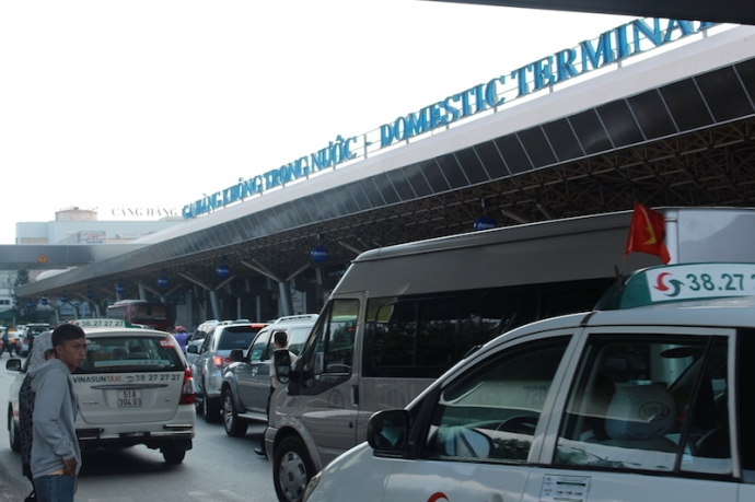 tan son nhat qua tai taxi