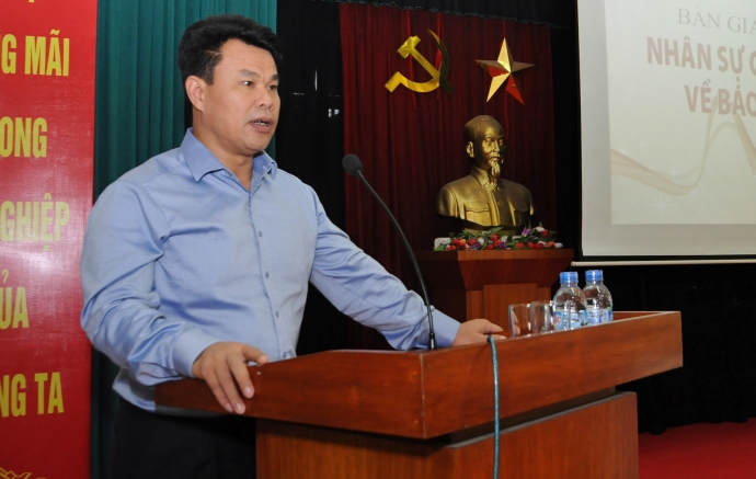 Thay anh ong Nga Viet